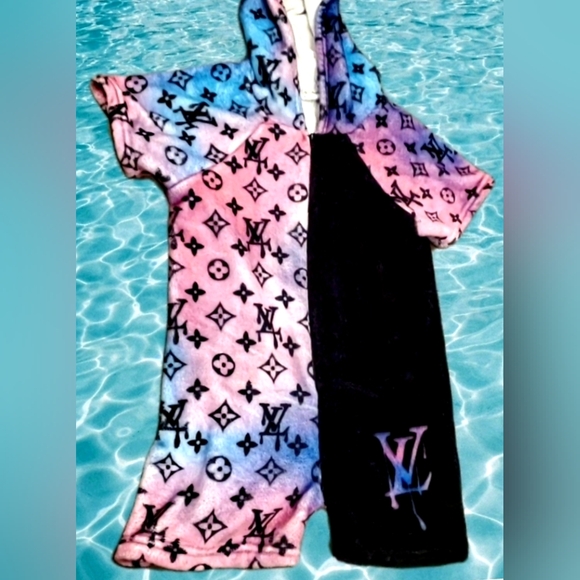 Louis Vuitton Monogram Colorblock Fleece Romper - Picture 5 of 5